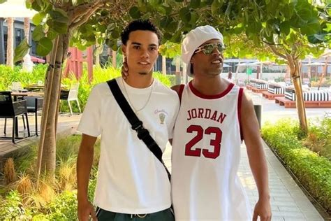 Il Figlio Di Ronaldinho Firma Col Barcellona Al Primo Provino Nascose