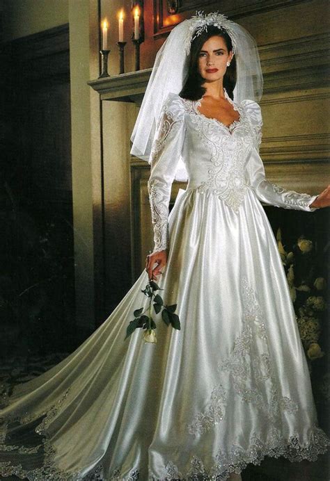 25 Gorgeous Photos That Defined Bridal Styles In The Late 1980s And Early 90s ~ Vintage