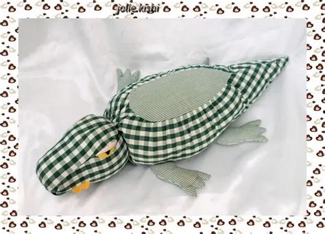 Doudou Peluche Crocodile Tissu Carreaux Rayures Vert Et Blanc Vintage