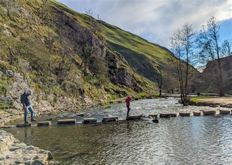 DOVEDALE WALK: sleepy Thorpe to the stepping stones (5.3km, circular)