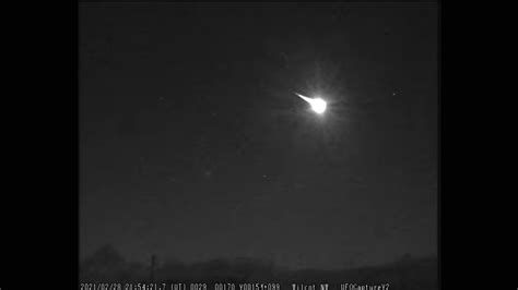 Fireball Lights Up The Night Sky Above Uk As Meteor Breaks Apart Live Science