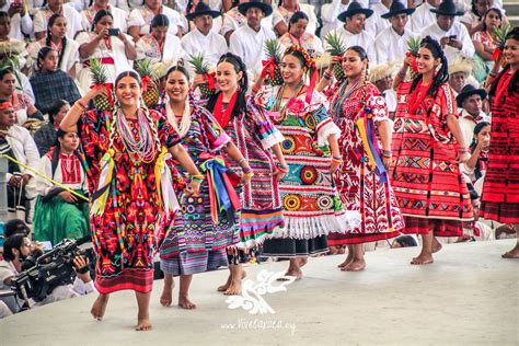 Baile Flor De Piña Historia E Indumentaria Vive Oaxaca