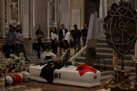 Il Funerale Di Milena Visalli A Messina Dolore Ed Emozione Per L