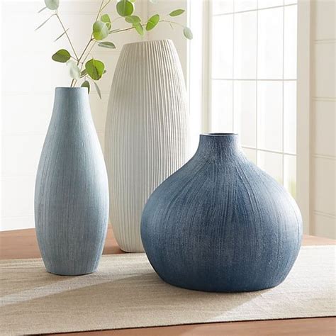 Pin By Charlotte Kempe On Olika Material Mm Blue And White Vase Vases Decor Home Decor Vases