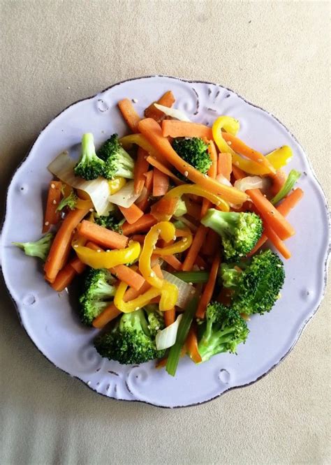 Zanahoria brócoli y pimientos Verduras salteadas Verduras