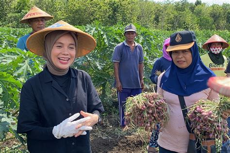 Ini Alasannya Siti Atikoh Istri Ganjar Pranowo Sering Senyum