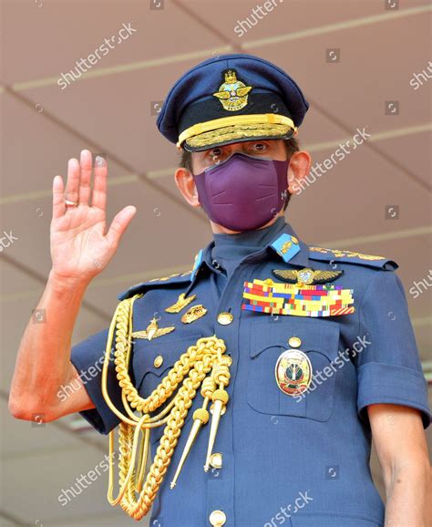 Bruneis Sultan Haji Hassanal Bolkiah Waves Editorial Stock Photo