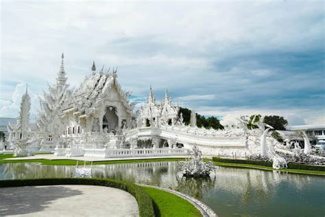 Five Famous Buddhist Temples in Thailand - Thai Holidays