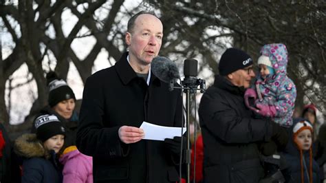 Jussi Halla aho piti lippupuheen Tähtitorninmäellä Uutisvideot 2023