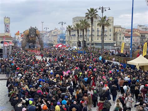 Carnevale Di Viareggio Boom Di Presenze Per Il Quarto Corso Mascherato