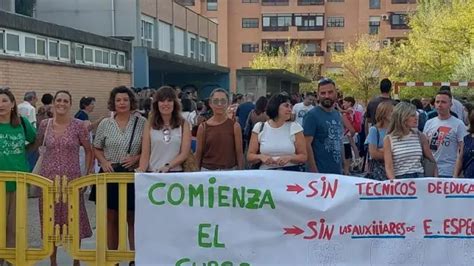 El Curso Empieza En Huesca Con Protestas Por La Falta De Auxiliares De