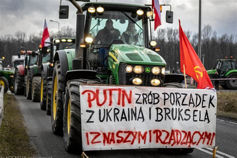 Protest Rolnik W Piotr G Wywiesi Transparent Z Apelem Do Putina