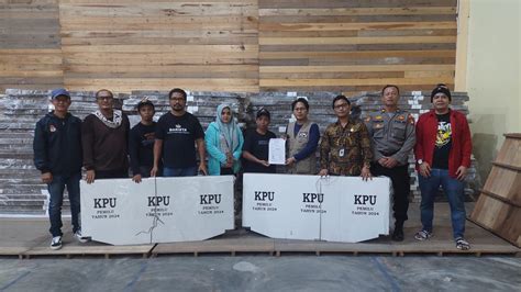 Logistik Bilik Suara Pemilu Tiba Di Gudang Kpu Kota Singkawang