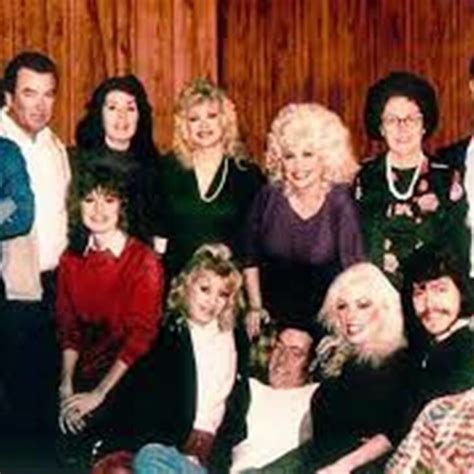 Dolly Parton Siblings (Family Impact On Her Music) – NashvilleGab