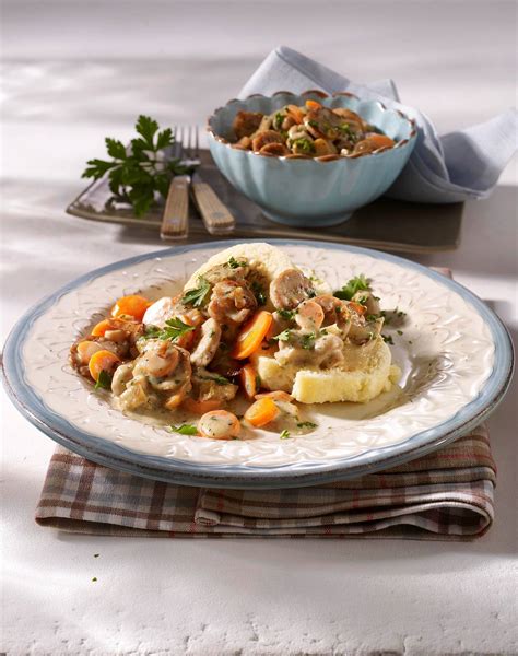 Bratwurst Pilz Ragout Mit B Hmische Kn Del Rezept Lecker