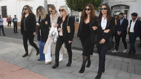 Andrea y Lola las hijas de Jesús Quintero desoladas y rotas de dolor