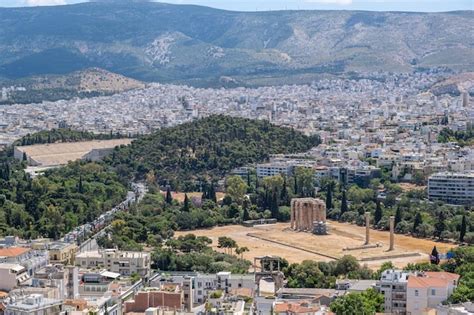 Temple de Zeus olympien et stade antique panathénaïque à Athènes vue