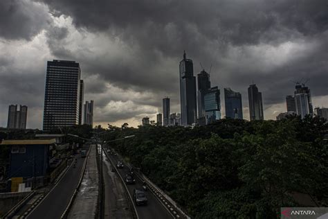 BMKG Waspadai Potensi Hujan Disertai Petir Di Jaksel Dan Jaktim