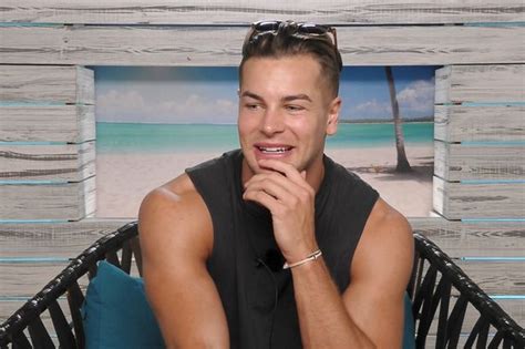 Love Island Newbie Chris Enjoys A Steamy Snog With Chloe Crowhurst