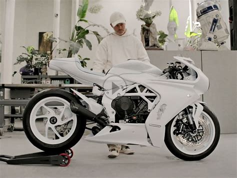 MV Agusta Superveloce Arsham Limitiert Auf 6 Einheiten