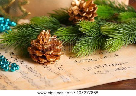 Christmas Music Notes Background Images, Stock Photos & Illustrations ...