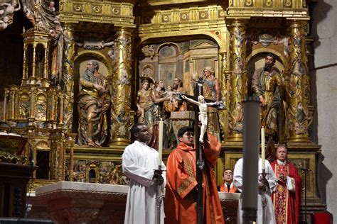 Celebración de la Pasión del Señor el inmenso abrazo de Cristo