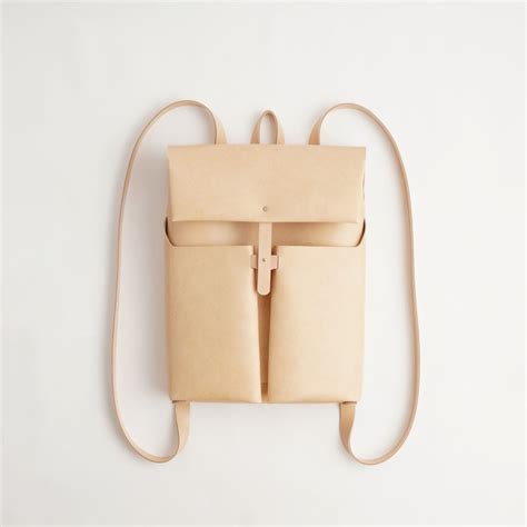 SEAMLESS RUCKSACK NUDE BLACK I Ro Se O