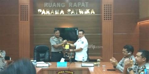 Komisi Iii Dpr Ri Beri Penghargaan Kapolres Tuban Suarabanyuurip