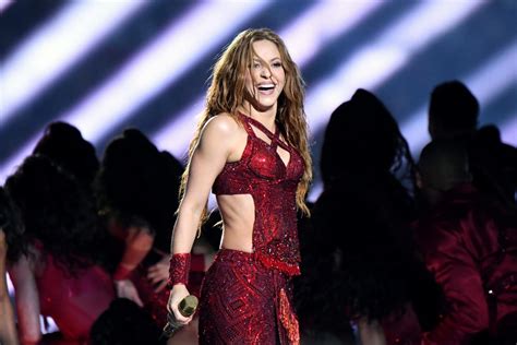 Shakira S Meme Worthy Super Bowl Tongue Wag Is Actually A Nod To Her Arab Culture