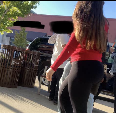 Latina Milf Shopping Not Oc Spandex Leggings Yoga Pants Forum