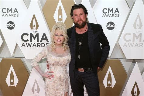 Dolly Parton Sings Faith Based Songs At The Cma Awards