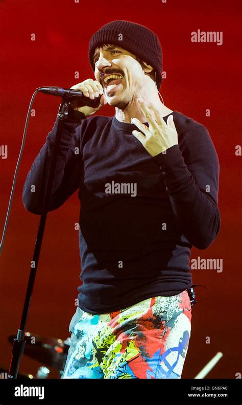 Red Hot Chili Peppers Singer Hi Res Stock Photography And Images Alamy