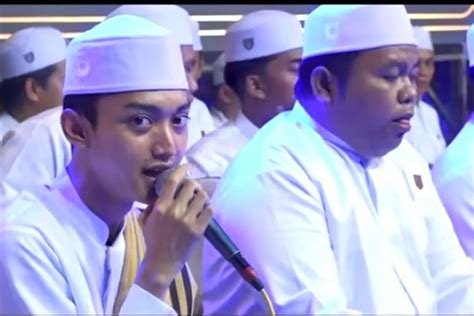 Lirik Sholawat Joko Tingkir Ngombe Dawet Versi Gus Azmi Syubbanul