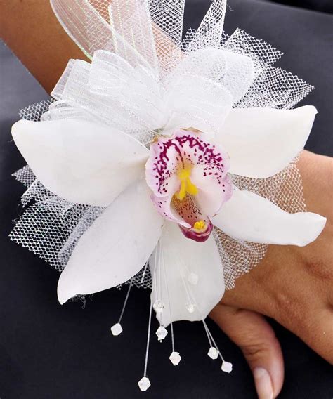 Corsages And Boutonnieres For The Homecoming Dance Als Florist