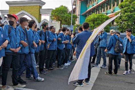 Cerita Menggelitik Demo Aliansi BEM Surabaya 14 April Mulai Mokel