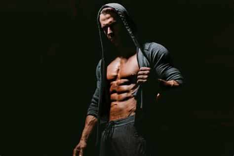 5 Best Gym & Workout Hoodies That Look & Feel Amazing