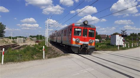 EN57 1056 jako REGIO do Stalowej Woli Rozwadów w okolicach ul