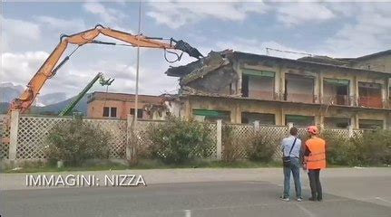 Marina Di Massa Via Alla Demolizione Dell Ex Colonia Dell Ugo Pisa