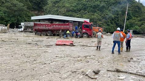 Aluvi N De Barro Deja Muertos Y Heridos En Colombia