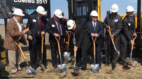 Sellick forklift manufacturer begins expansion in Harrow | CBC News