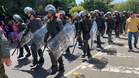 Multid O Acompanha Desfile C Vico Militar Da Independ Ncia Do Brasil Em