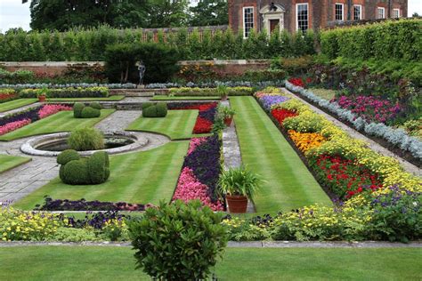 Pond Garden Hampton Court Palace Beautiful England Photos