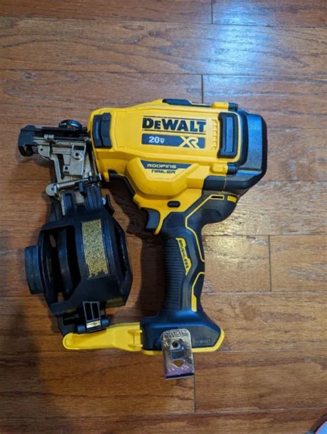 Dewalt Dcn Rn V Max Lithium Ion Degree Cordless Roofing Nailer