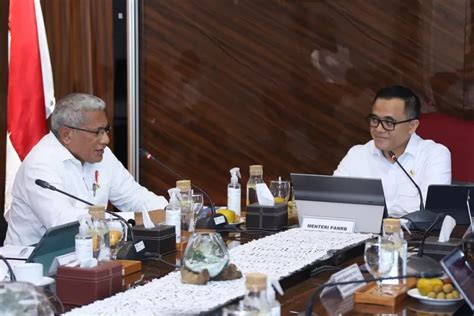 Jokowi Beri Amanat Menpan Rb Untuk Selesaikan Nasib Tenaga Honorer Yang