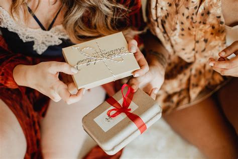 Trouver Le Cadeau Parfait Pour Une Femme De 18 Ans à Noël 2024 Carte