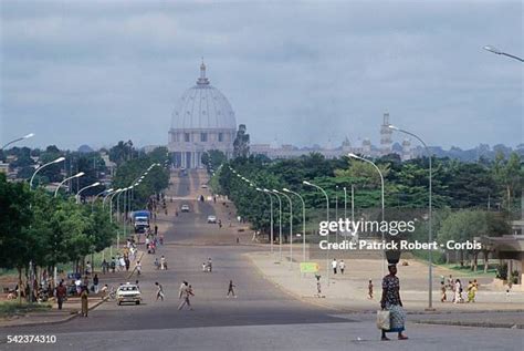 Basilica Yamoussoukro Photos and Premium High Res Pictures - Getty Images