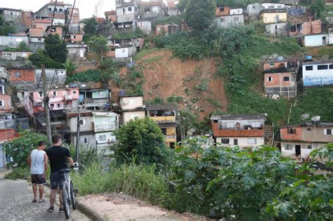 Sobe Para O N Mero De Mortes Causadas Pela Chuva Mar Lia Not Cia