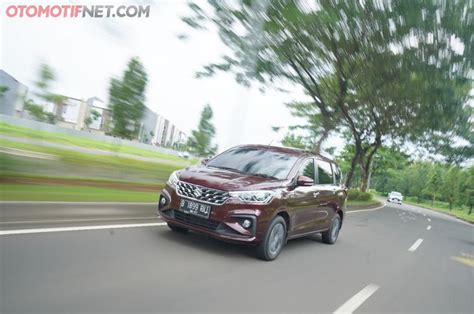 Test Drive Suzuki Ertiga Hybrid GX Kaki Dimanjakan Berkat Fitur Ini