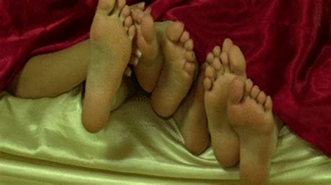 Ff GIRLS FREAKY POSITIONS LESBIAN SEX IN BED HD X