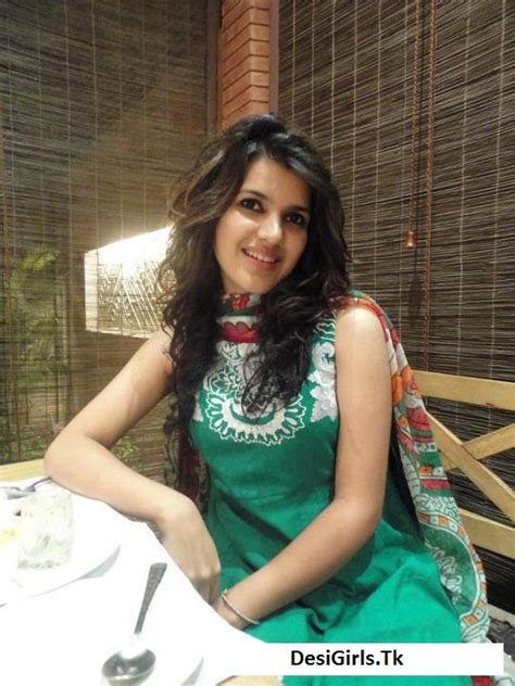 Desi Girls And Babes Top Hot Babes Desi Girls